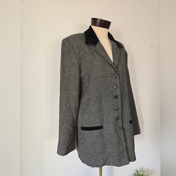 VIA MODA VINTAGE Gray Blazer with Notched Lapels and Tailored Style - Picture 2 of 11